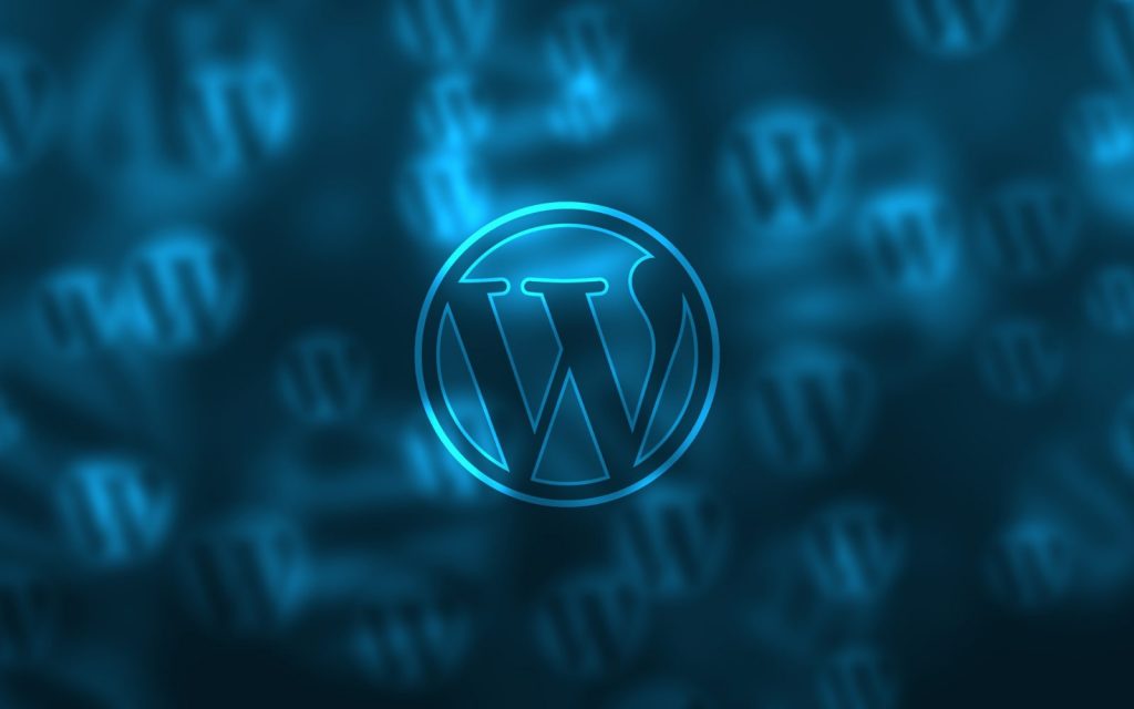 Fond bleu avec répétition du logo Wordpress.com et Wordpress.org